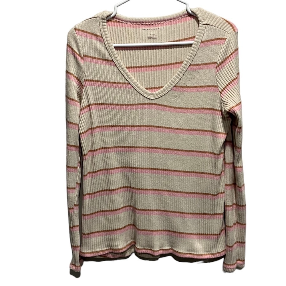 🌸 3/$20 American Eagle vneck long sleeve